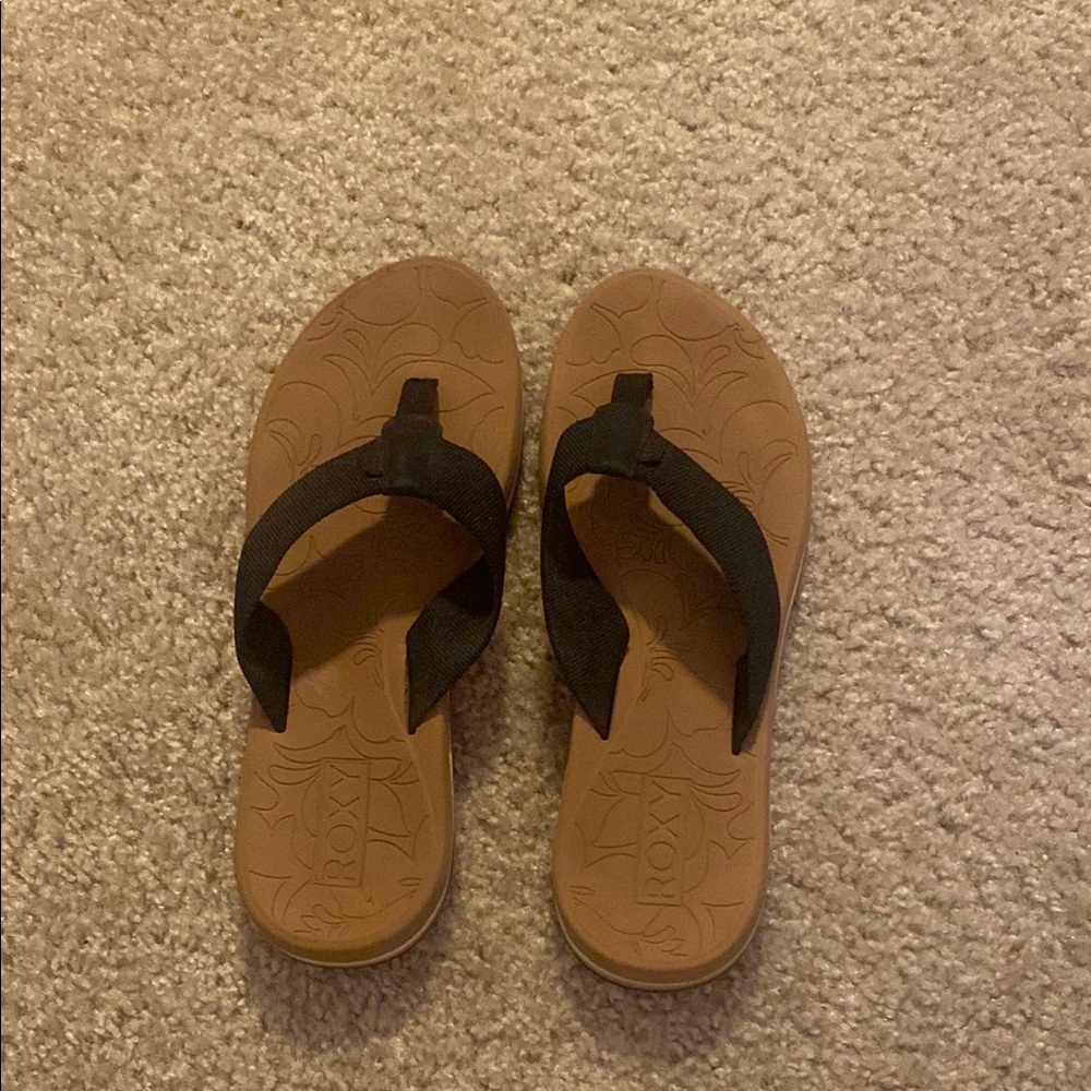 Roxy Black and Tan Flip Flops
